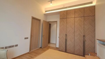 Room in 4 BHK Apartment at Rustomjee Crown, Prabhadevi – for Rent