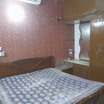 Bedroom in 2 BHK Builder Floor at Malviya Nagar – for Rent