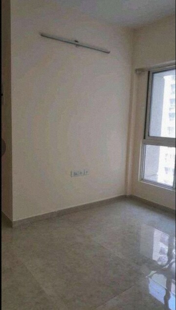Room in 1 BHK Apartment at Lodha Amara Tower 44, Kolshet Road – for Sale