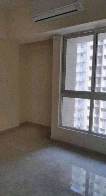Room in 1 BHK Apartment at Lodha Amara Tower 44, Kolshet Road – for Sale