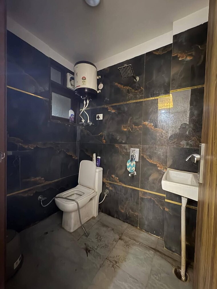 Bathroom, saket 2 Bedroom 80 Sq.Yd. Builder Floor In Saket Delhi 8307520