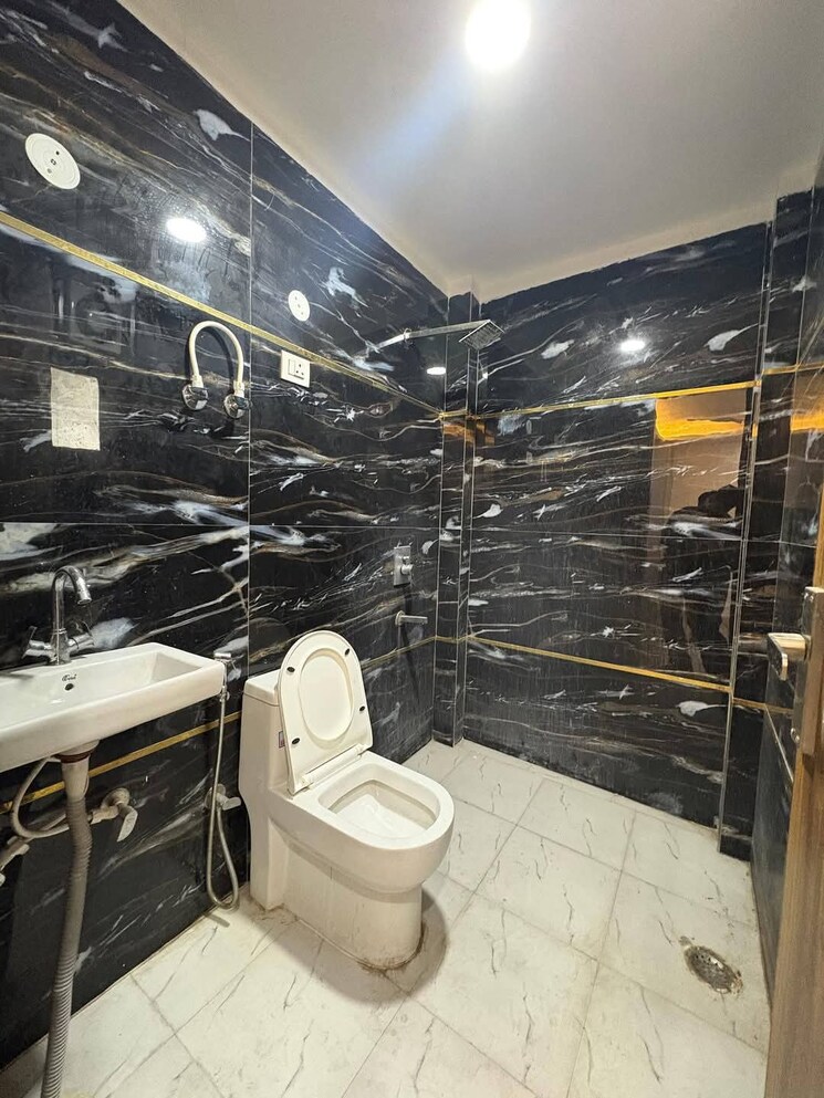 Attached Bathroom, saket 2 Bedroom 80 Sq.Yd. Builder Floor In Saket Delhi 8307520