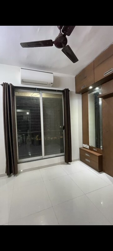 Room in 1 BHK Apartment at Squarefeet Joy square, Kasarvadavali – for Rent