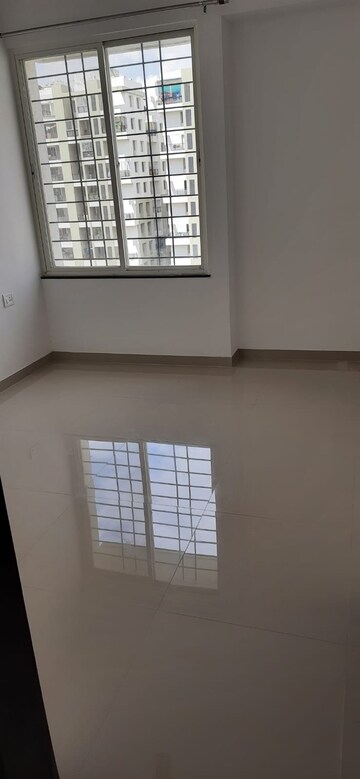 Room in 3 BHK Apartment at Mantra Moments, Moshi – for Rent