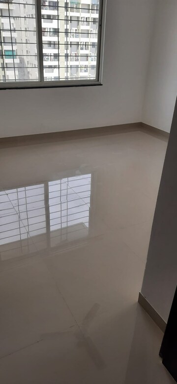 Room in 3 BHK Apartment at Mantra Moments, Moshi – for Rent