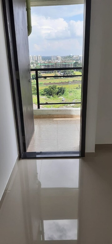 Room in 3 BHK Apartment at Mantra Moments, Moshi – for Rent