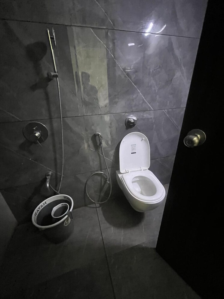 Bathroom, lotus-aman 2 Bedroom 946 Sq.Ft. Apartment In Kothrud Pune 8307623