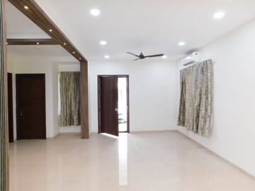 Room in 4 BHK Villa at Hallmark County, Osman Nagar – for Rent