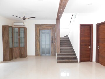 Room in 4 BHK Villa at Hallmark County, Osman Nagar – for Rent