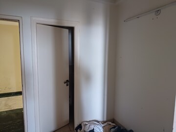 Room in 3.5 BHK Apartment at Emaar Palm Gardens, Sector 83 – for Sale