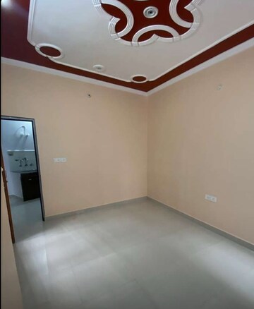 Room in 2 BHK Apartment at Aliganj – for Rent