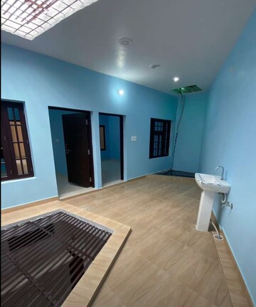Bedroom in 2 BHK Apartment at Aliganj – for Rent
