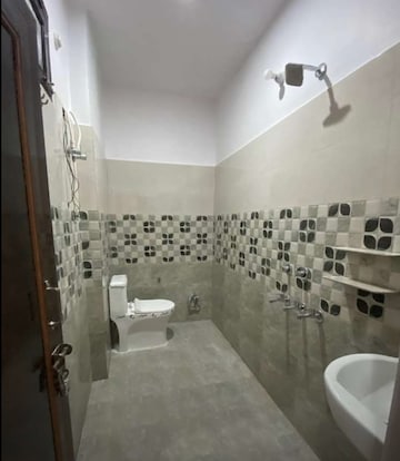 Bathroom in 2 BHK Apartment at Aliganj – for Rent
