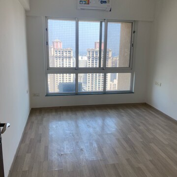 Bedroom in 3.5 BHK Apartment at Powai – for Rent