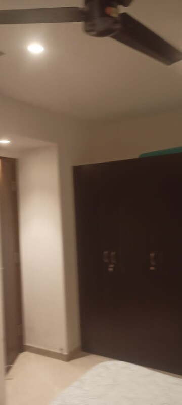 Room in 1 BHK Apartment at Hiranandani Regent Hill, Powai – for Rent