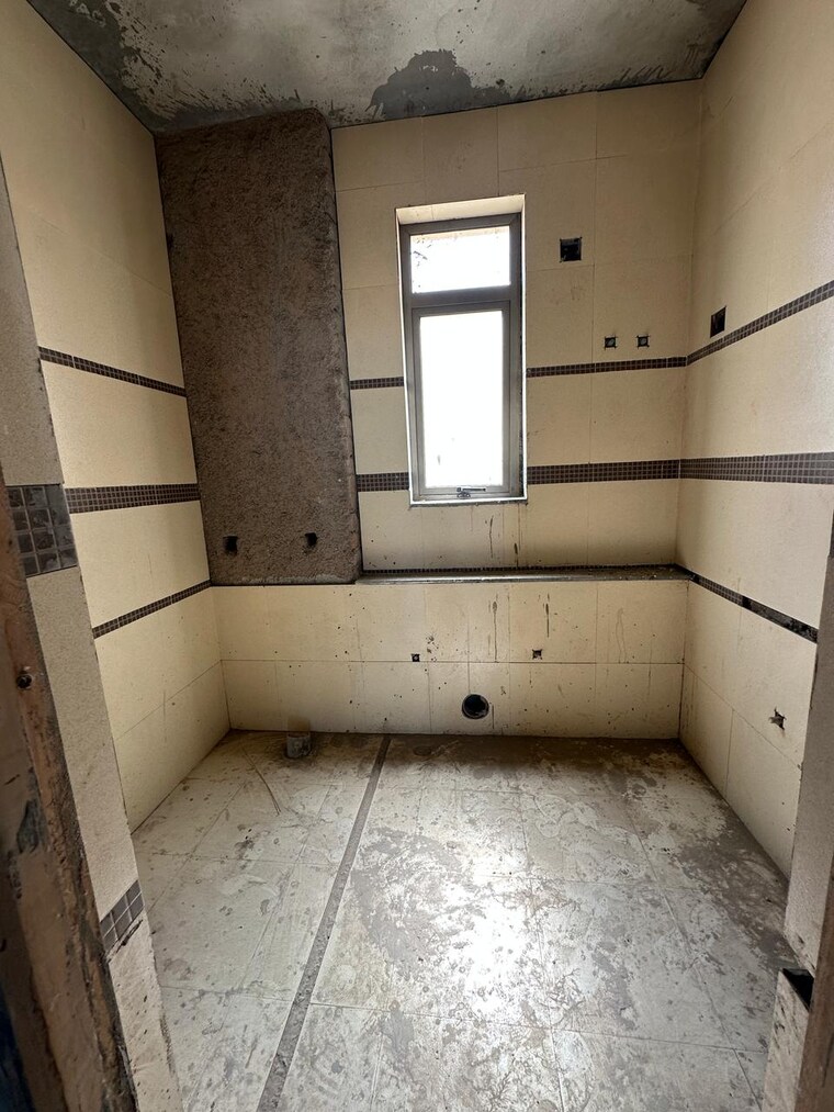 Bathroom, unitech-uniworld-gardens-2 2 Bedroom 997 Sq.Ft. Apartment In Sector 47 Gurgaon 8307853