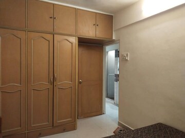 Room in 2 BHK Apartment at Best View, Goregaon East – for Rent