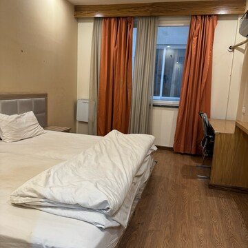 Bedroom in  Pg at Sector 24 – for Rent