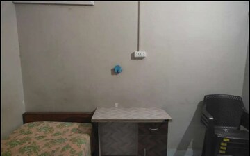 Furnished Amenities in 1 BHK Builder Floor at Aliganj – for Rent