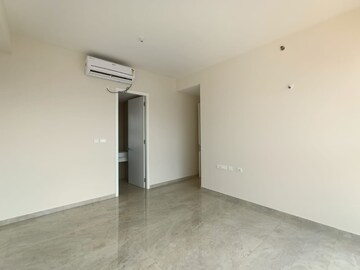 Room in 3 BHK Apartment at Tata Serein, Pokhran Road No Two – for Rent