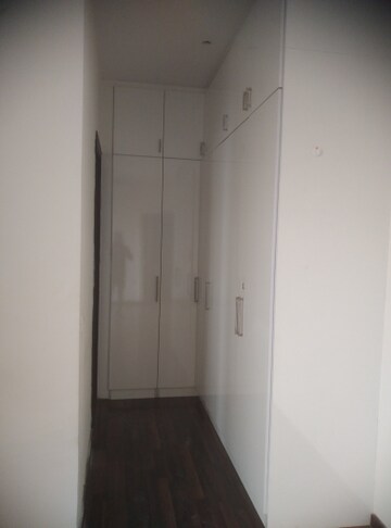 Furnished Amenities in 2.5 BHK Apartment at Microtek Greenburg, Sector 86 – for Sale