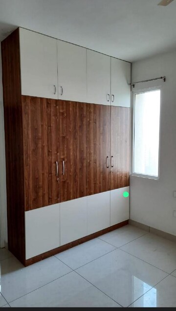 Room in 2.5 BHK Apartment at Prestige Lakeside Habitat, Varthur – for Rent