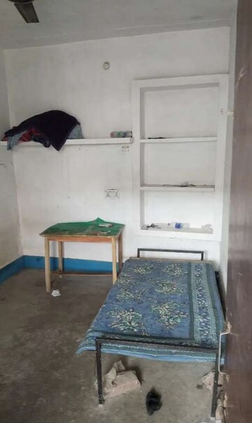 Bedroom in 1 BHK Builder Floor at Aliganj – for Rent