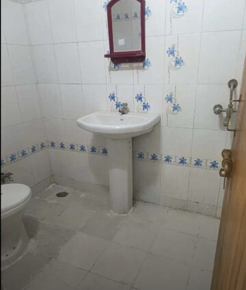 Bathroom in 2 BHK Villa at Aliganj – for Rent