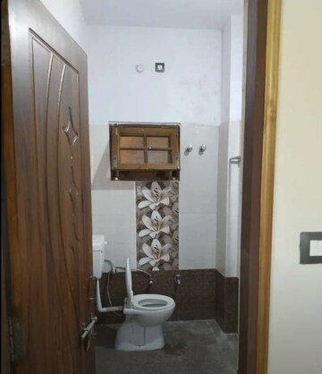 Master Bedroom in 2 BHK Independent House at Aliganj – for Rent