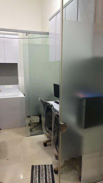  Office Space For Rent in Express Zone, Malad East
