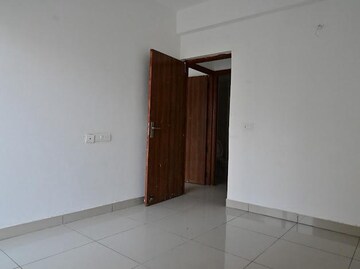 Room in 2 BHK Apartment at Panchsheel Greens II, Sector 16 Greater Noida – for Sale