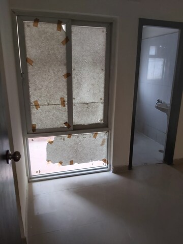 Room in 2 BHK Apartment at Antriksh Golf View, Sector 78 – for Rent