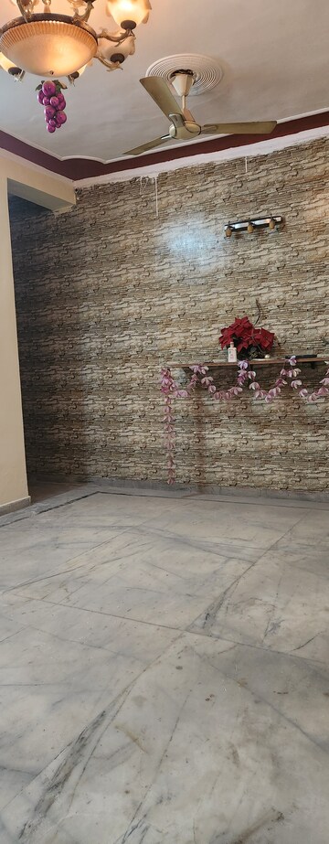 Living Room in 2 BHK Builder Floor at Spring Field, Sector 31 – for Rent