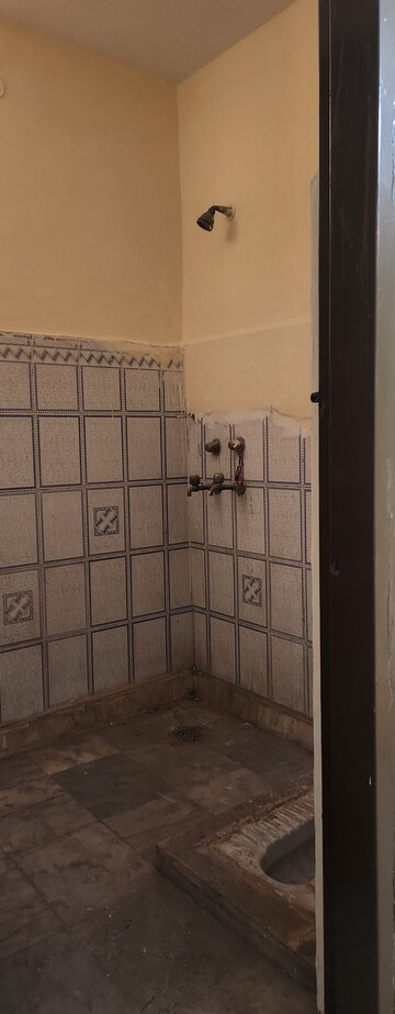 Bathroom in 2 BHK Builder Floor at Spring Field, Sector 31 – for Rent