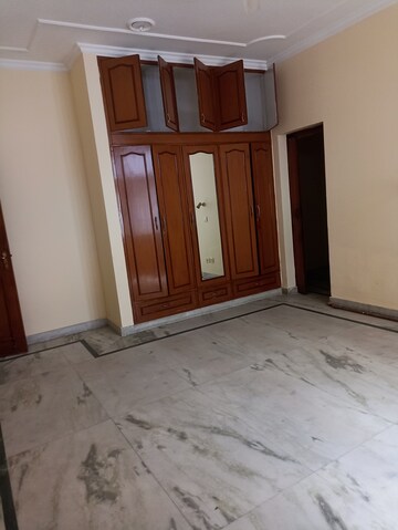 Room in 3.5 BHK Builder Floor at Ansal Plaza Sector-23, Sector 23 – for Rent
