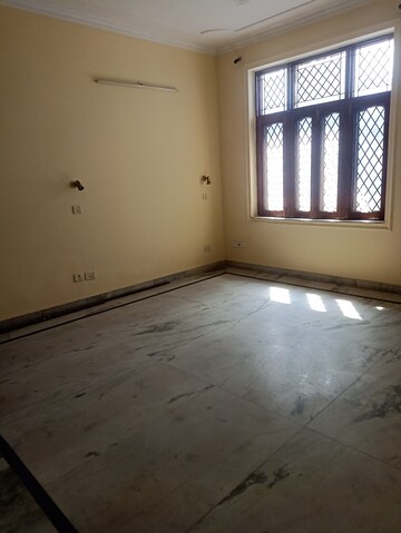 Room in 3.5 BHK Builder Floor at Ansal Plaza Sector-23, Sector 23 – for Rent