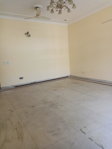 Room in 3.5 BHK Builder Floor at Ansal Plaza Sector-23, Sector 23 – for Rent