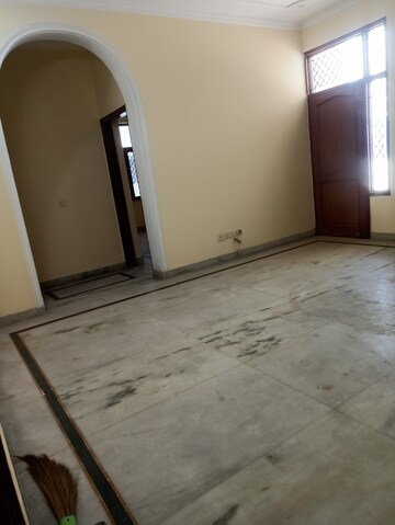Room in 3.5 BHK Builder Floor at Ansal Plaza Sector-23, Sector 23 – for Rent