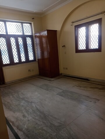 Room in 3.5 BHK Builder Floor at Ansal Plaza Sector-23, Sector 23 – for Rent