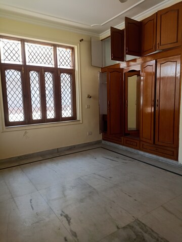 Room in 3.5 BHK Builder Floor at Ansal Plaza Sector-23, Sector 23 – for Rent