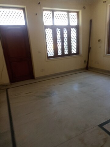 Room in 3.5 BHK Builder Floor at Ansal Plaza Sector-23, Sector 23 – for Rent