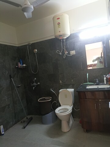 Master Bedroom in 4 BHK Builder Floor at Ansal Plaza Sector-23, Sector 23 – for Rent
