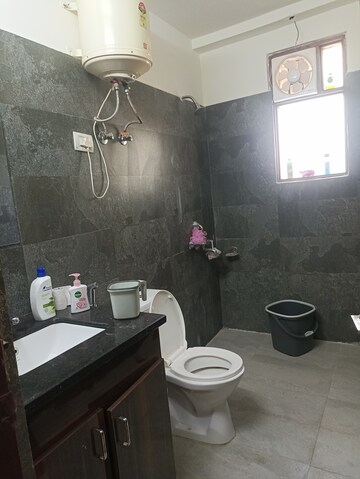 Master Bedroom in 4 BHK Builder Floor at Ansal Plaza Sector-23, Sector 23 – for Rent