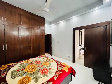 Bedroom in 2.5 BHK Apartment at Green Park Extension – for Rent