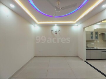 Room in 3 BHK Builder Floor at BPTP District, Sector 81 – for Sale