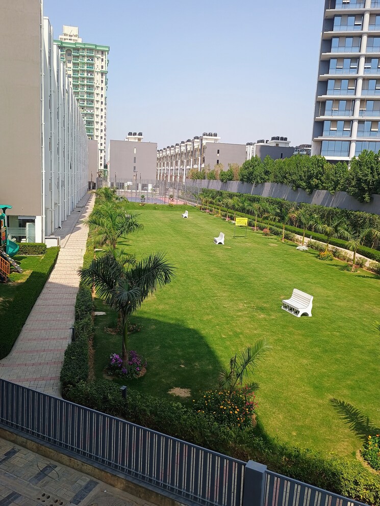 Garden, suncity-vatsal-valley 2 Bedroom 1030 Sq.Ft. Independent House In Gwal Pahari Gurgaon 8308562
