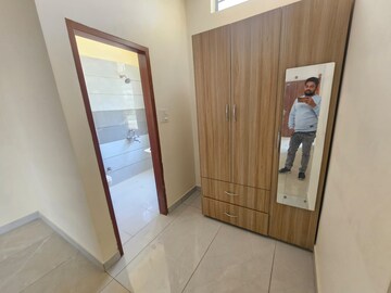 Room in  Independent House at JakhaN-Rajpur Road – for Rent