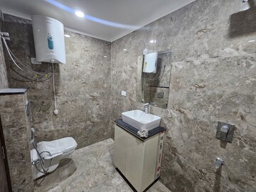 Bathroom in 3 BHK Builder Floor at Palm Residency Chhatarpur, Chattarpur – for Rent