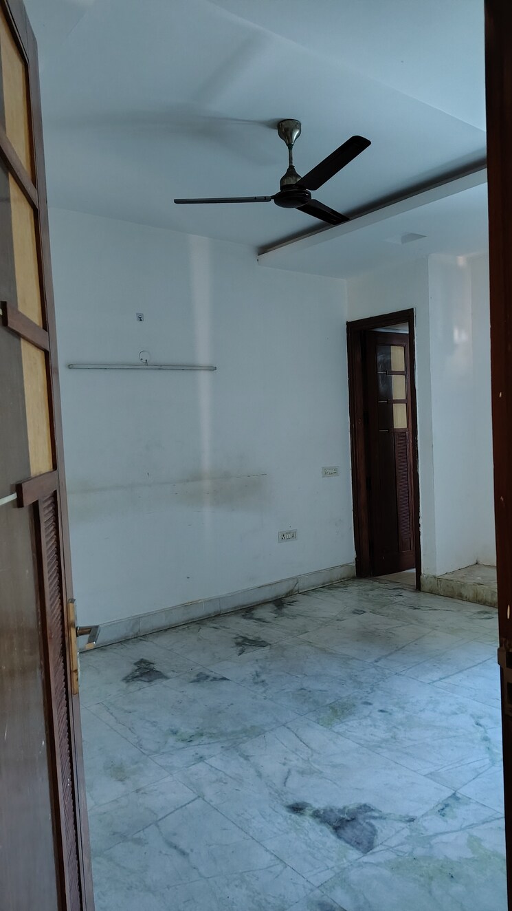 undefined, sector 122 3 Bedroom 1850 Sq.Ft. Builder Floor In Sector 122 Noida 8308777