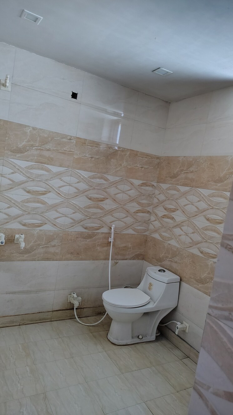 Bathroom, sector 122 3 Bedroom 1850 Sq.Ft. Builder Floor In Sector 122 Noida 8308777